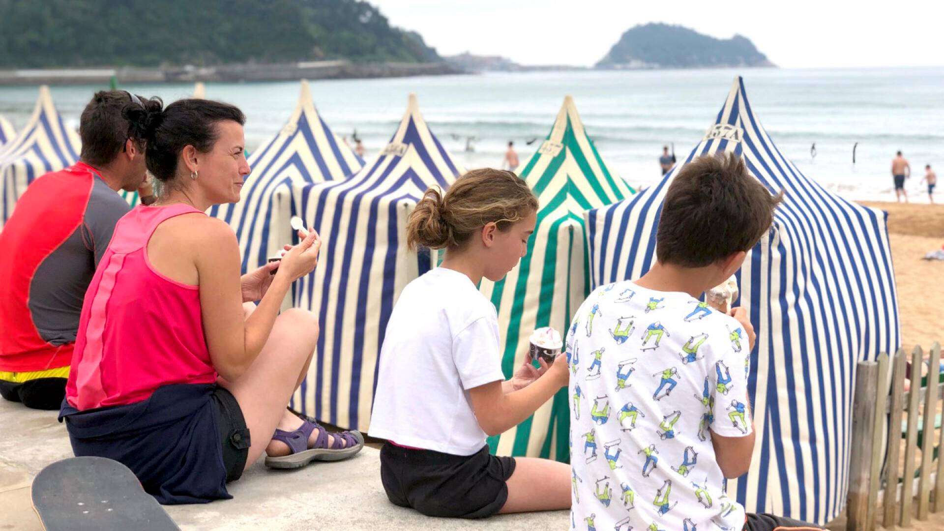 Un helado frente al mar